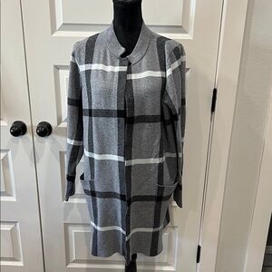 Tahari Gray and Black Plaid Cardigan 2XL